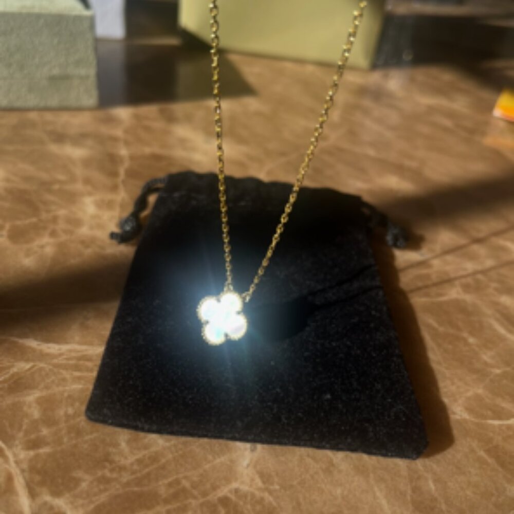 Van Cleef & Arpels Vintage Alhambra Mother of Pearl Necklace 18K Gold